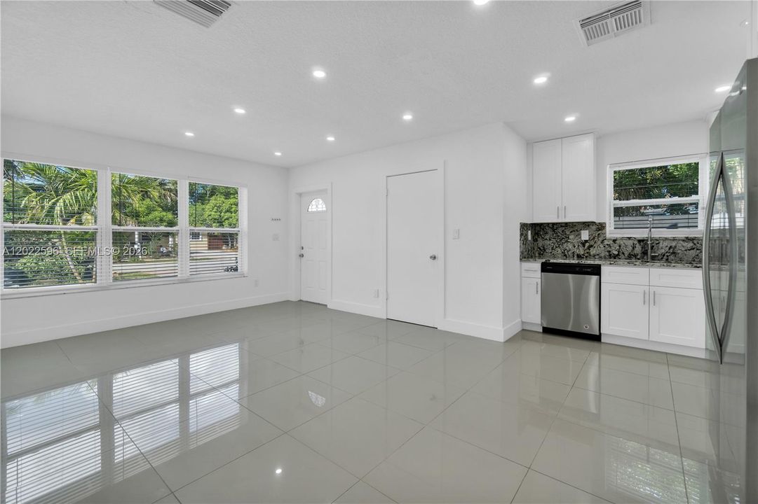 Active With Contract: $3,250 (3 beds, 2 baths, 1000 Square Feet)