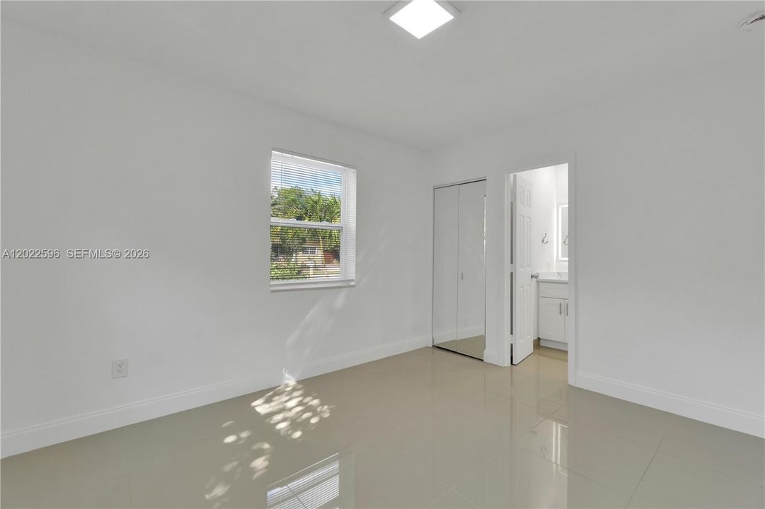 Active With Contract: $3,250 (3 beds, 2 baths, 1000 Square Feet)