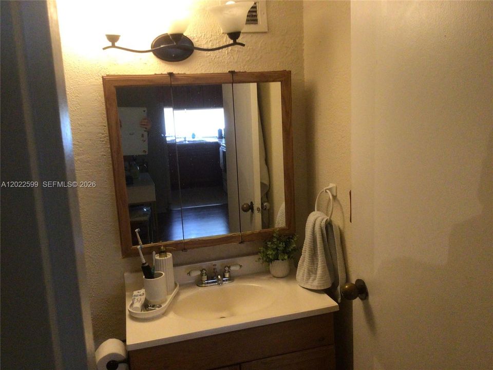 For Sale: $205,500 (1 beds, 1 baths, 640 Square Feet)