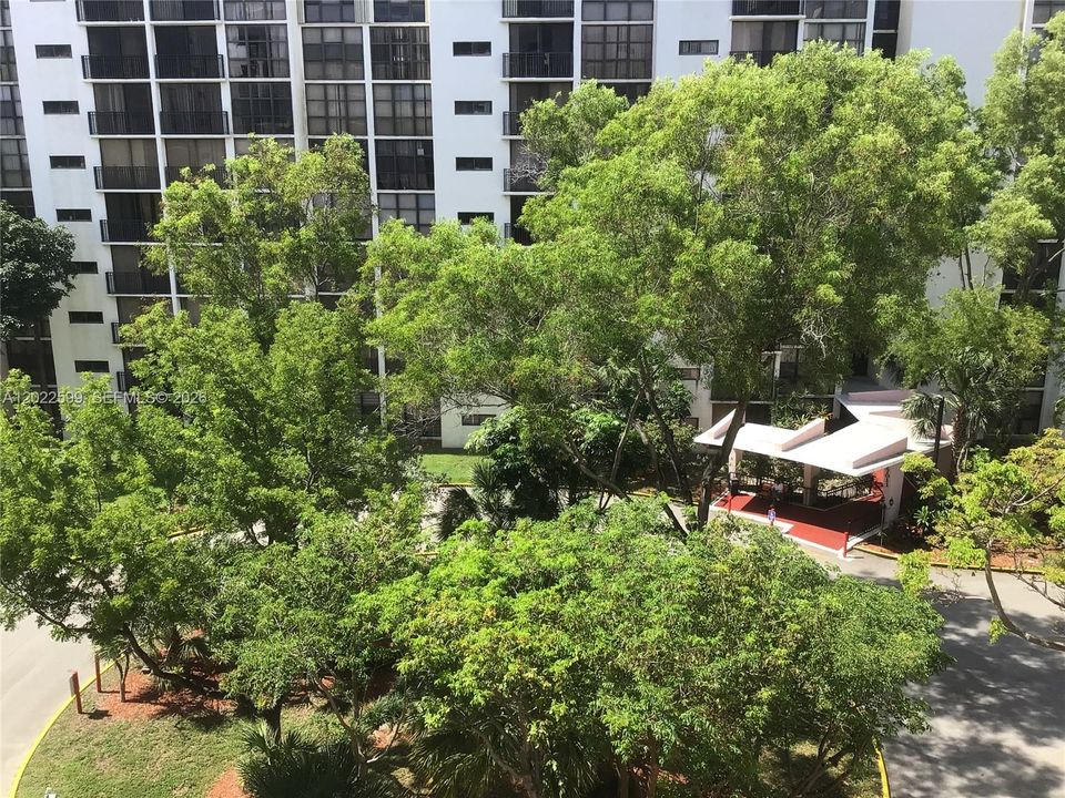 For Sale: $205,500 (1 beds, 1 baths, 640 Square Feet)