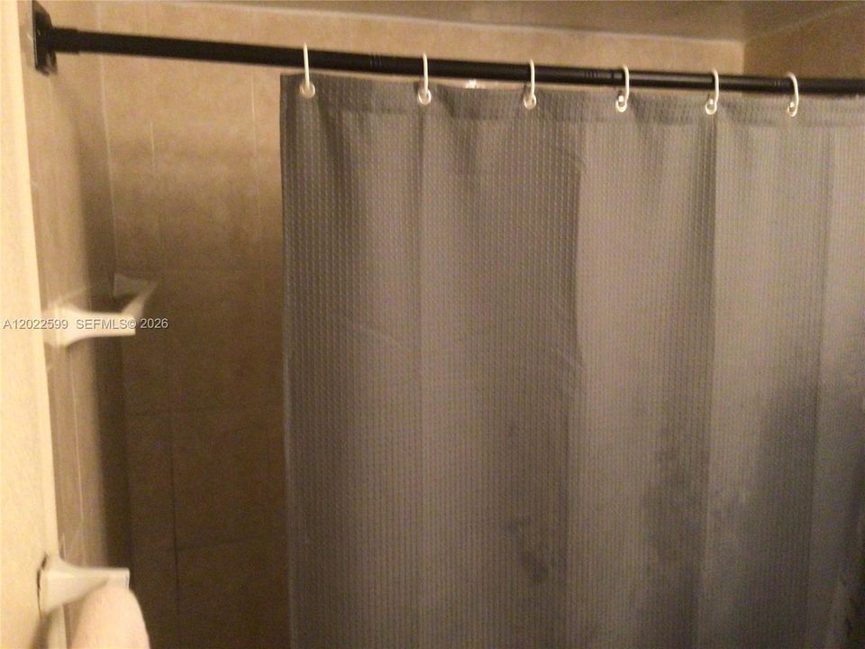 For Sale: $205,500 (1 beds, 1 baths, 640 Square Feet)