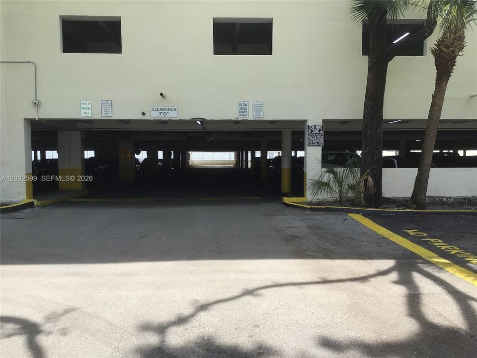 For Sale: $205,500 (1 beds, 1 baths, 640 Square Feet)