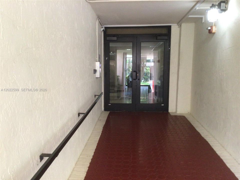 For Sale: $205,500 (1 beds, 1 baths, 640 Square Feet)