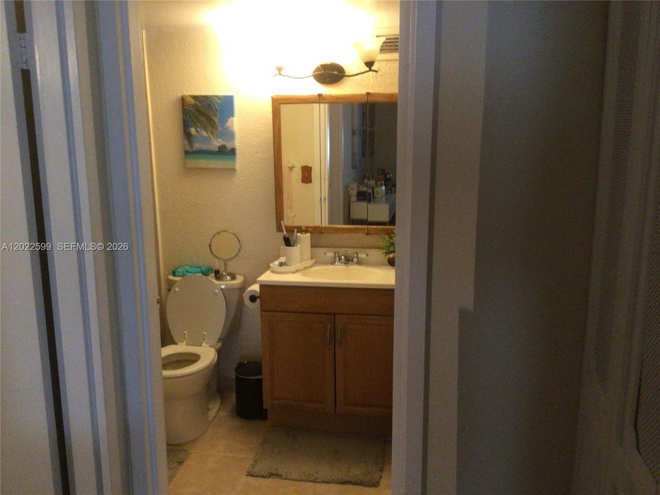 For Sale: $205,500 (1 beds, 1 baths, 640 Square Feet)