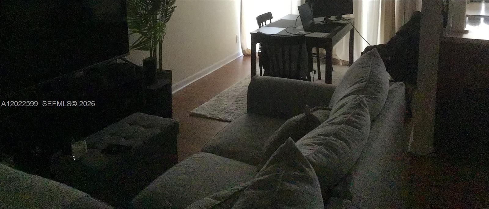 For Sale: $205,500 (1 beds, 1 baths, 640 Square Feet)