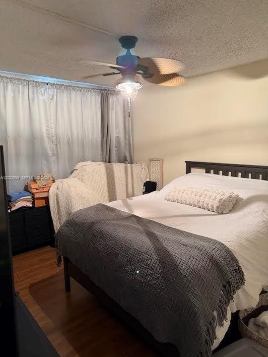For Sale: $205,500 (1 beds, 1 baths, 640 Square Feet)