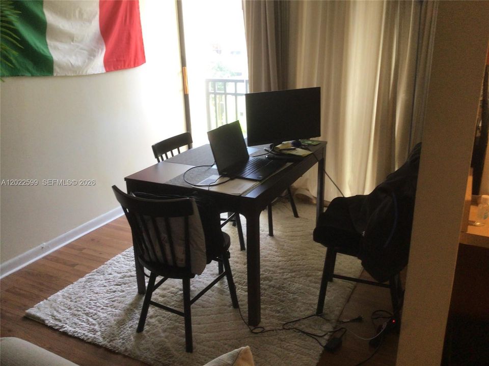 For Sale: $205,500 (1 beds, 1 baths, 640 Square Feet)