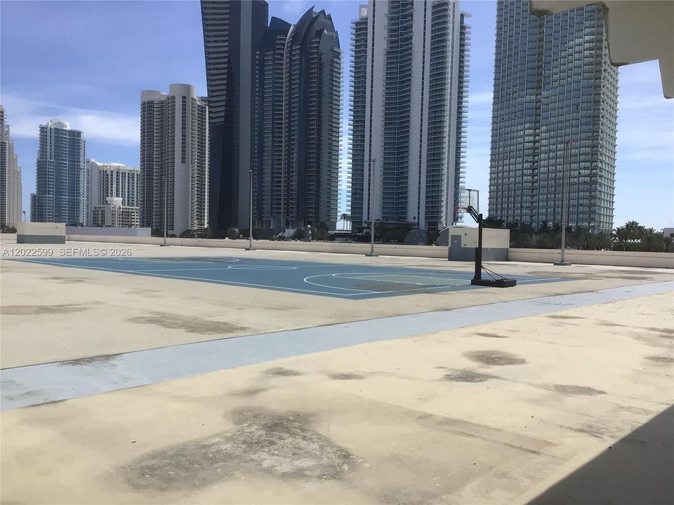 For Sale: $205,500 (1 beds, 1 baths, 640 Square Feet)