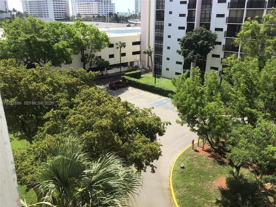 For Sale: $205,500 (1 beds, 1 baths, 640 Square Feet)