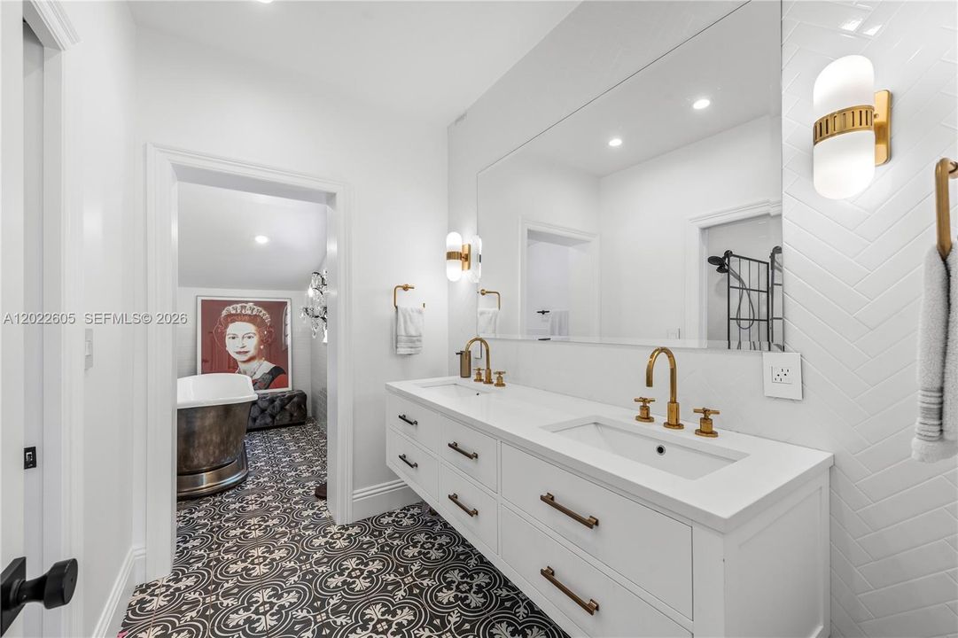 For Rent: $26,000 (4 beds, 3 baths, 3140 Square Feet)