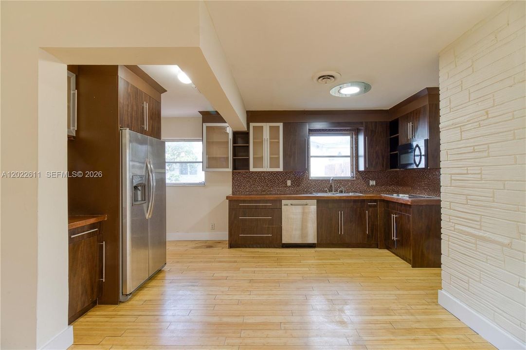 На продажу: $499,900 (3 спален, 2 ванн, 1328 Квадратных фут)