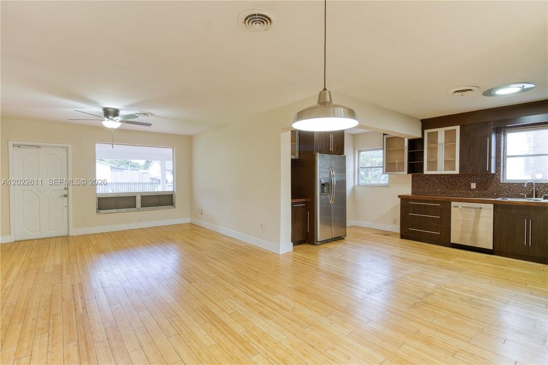 На продажу: $499,900 (3 спален, 2 ванн, 1328 Квадратных фут)