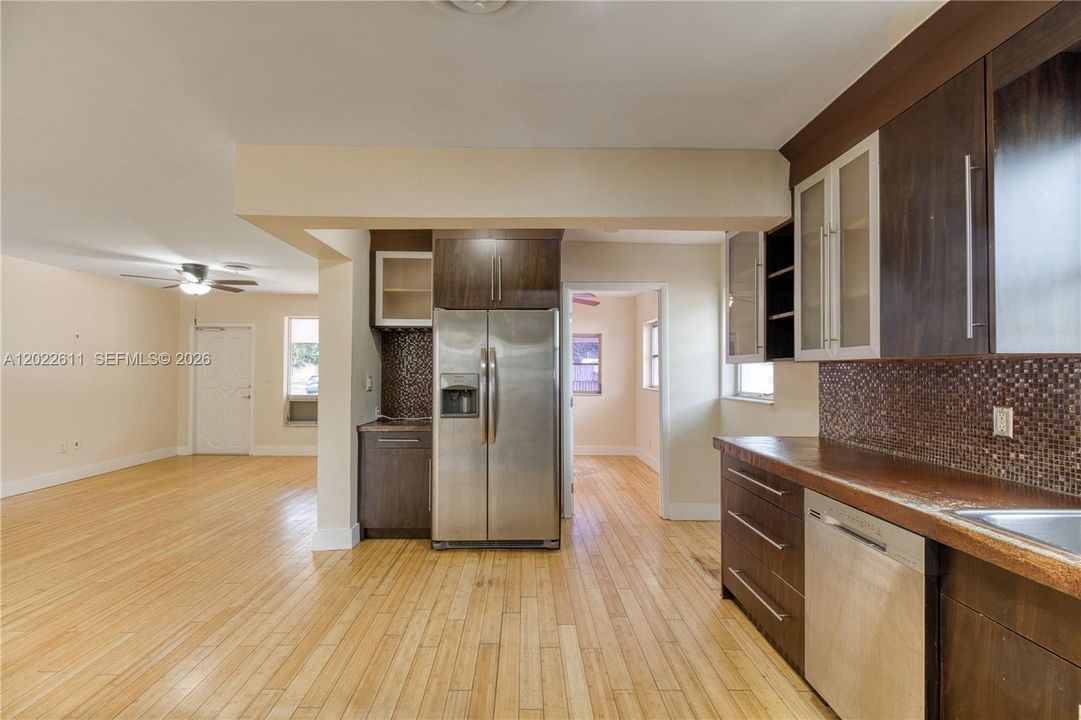 На продажу: $499,900 (3 спален, 2 ванн, 1328 Квадратных фут)