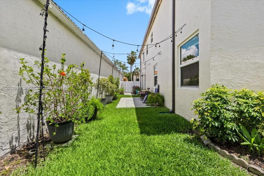 For Sale: $849,000 (5 beds, 3 baths, 3260 Square Feet)