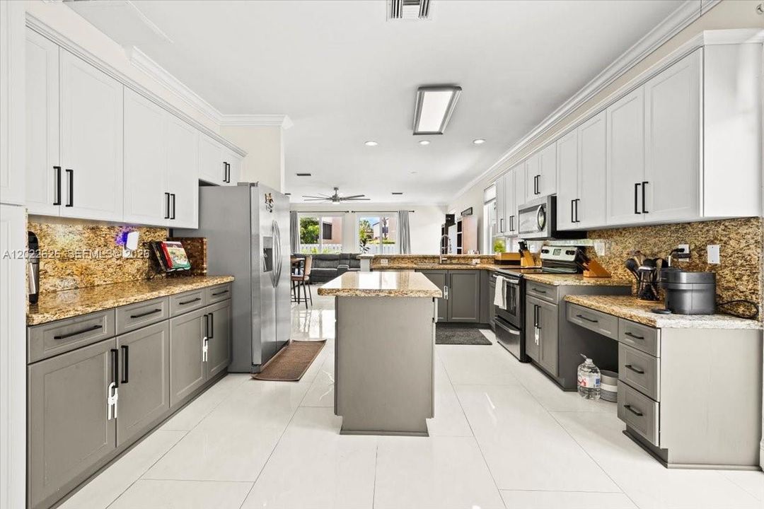 For Sale: $849,000 (5 beds, 3 baths, 3260 Square Feet)