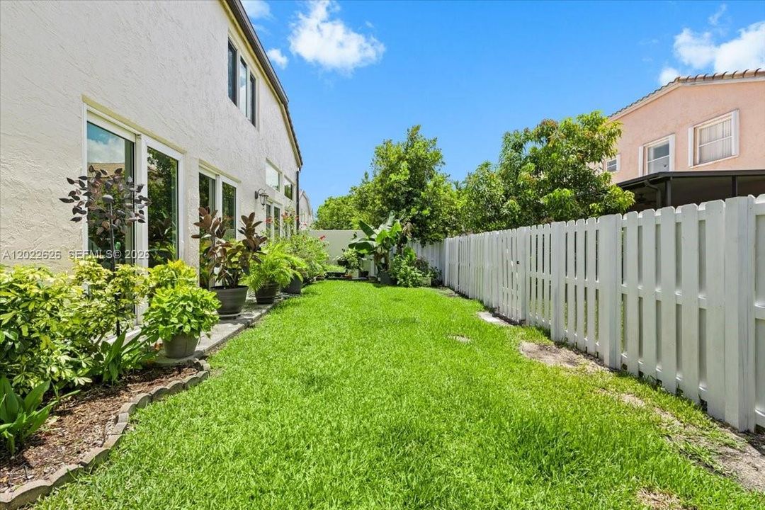 For Sale: $849,000 (5 beds, 3 baths, 3260 Square Feet)
