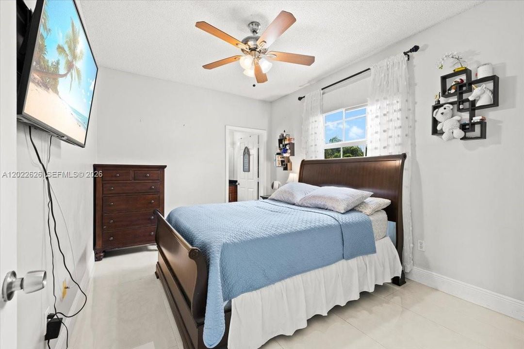 For Sale: $849,000 (5 beds, 3 baths, 3260 Square Feet)
