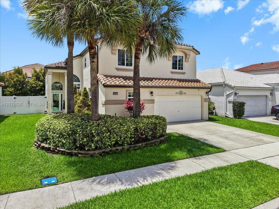 For Sale: $849,000 (5 beds, 3 baths, 3260 Square Feet)