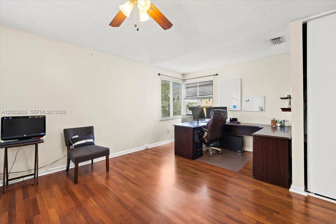 For Sale: $849,000 (5 beds, 3 baths, 3260 Square Feet)