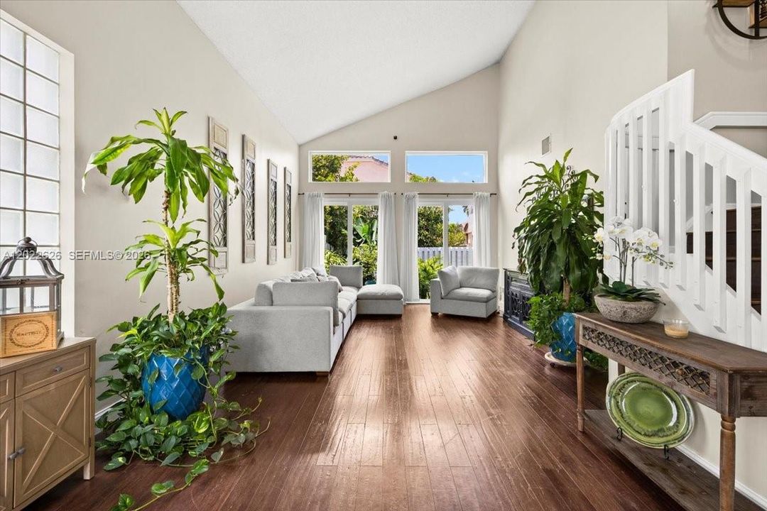 For Sale: $849,000 (5 beds, 3 baths, 3260 Square Feet)