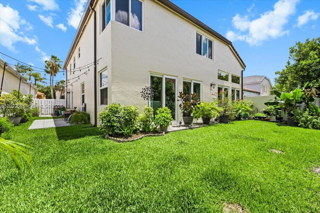 For Sale: $849,000 (5 beds, 3 baths, 3260 Square Feet)