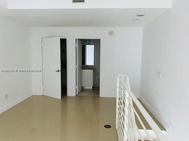 For Sale: $410,000 (1 beds, 1 baths, 780 Square Feet)