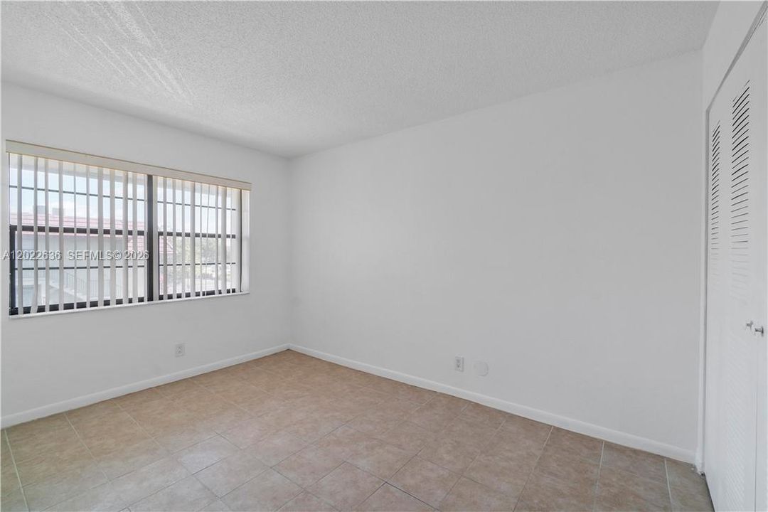 For Sale: $236,000 (2 beds, 2 baths, 870 Square Feet)
