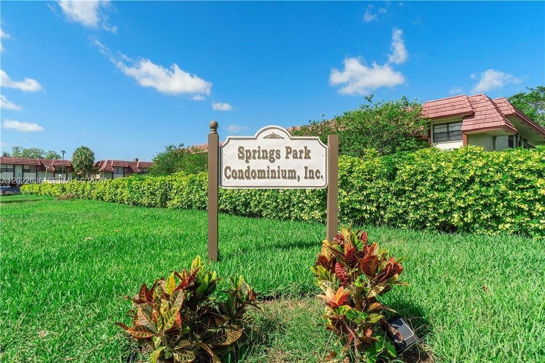 For Sale: $236,000 (2 beds, 2 baths, 870 Square Feet)