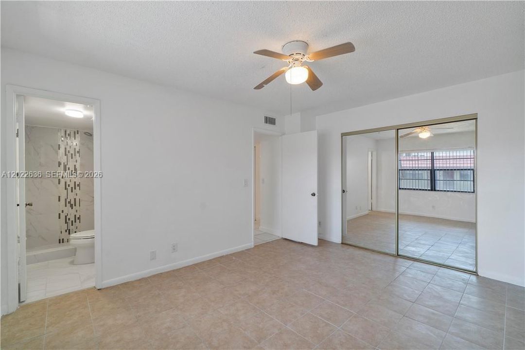 For Sale: $236,000 (2 beds, 2 baths, 870 Square Feet)