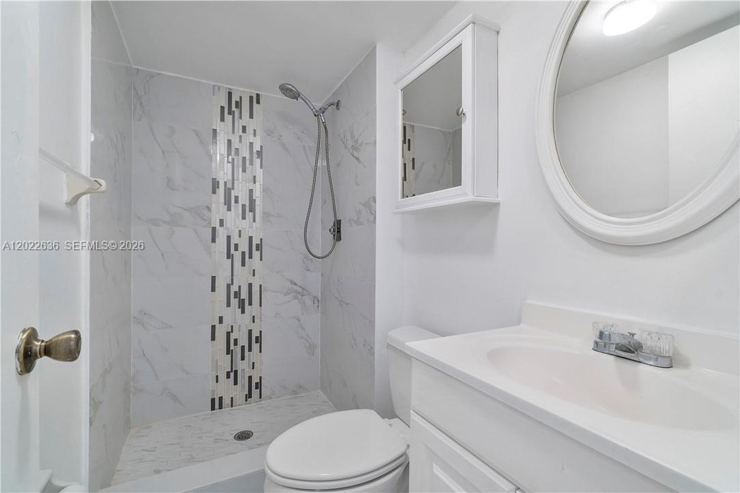 For Sale: $236,000 (2 beds, 2 baths, 870 Square Feet)