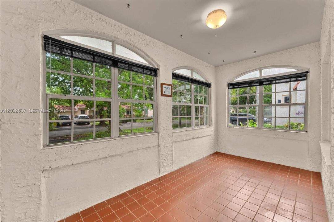 For Sale: $1,043,000 (3 beds, 1 baths, 1492 Square Feet)