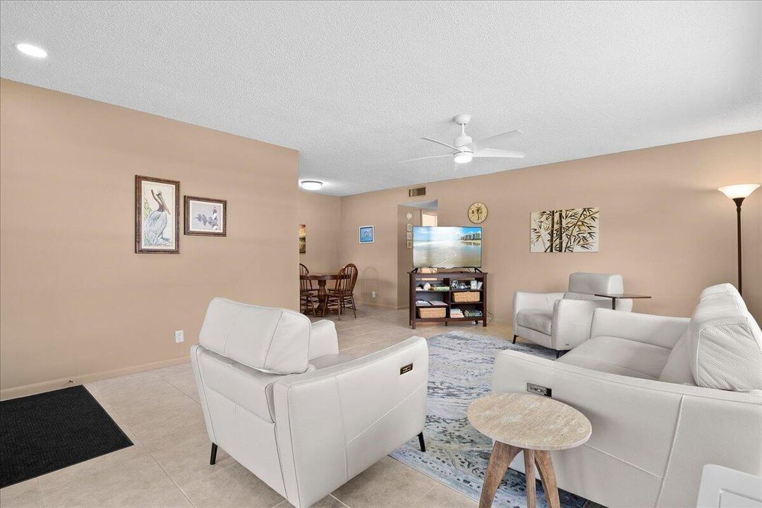 LIVINGROOM