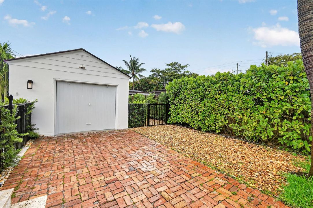 236GreymonDr(52)