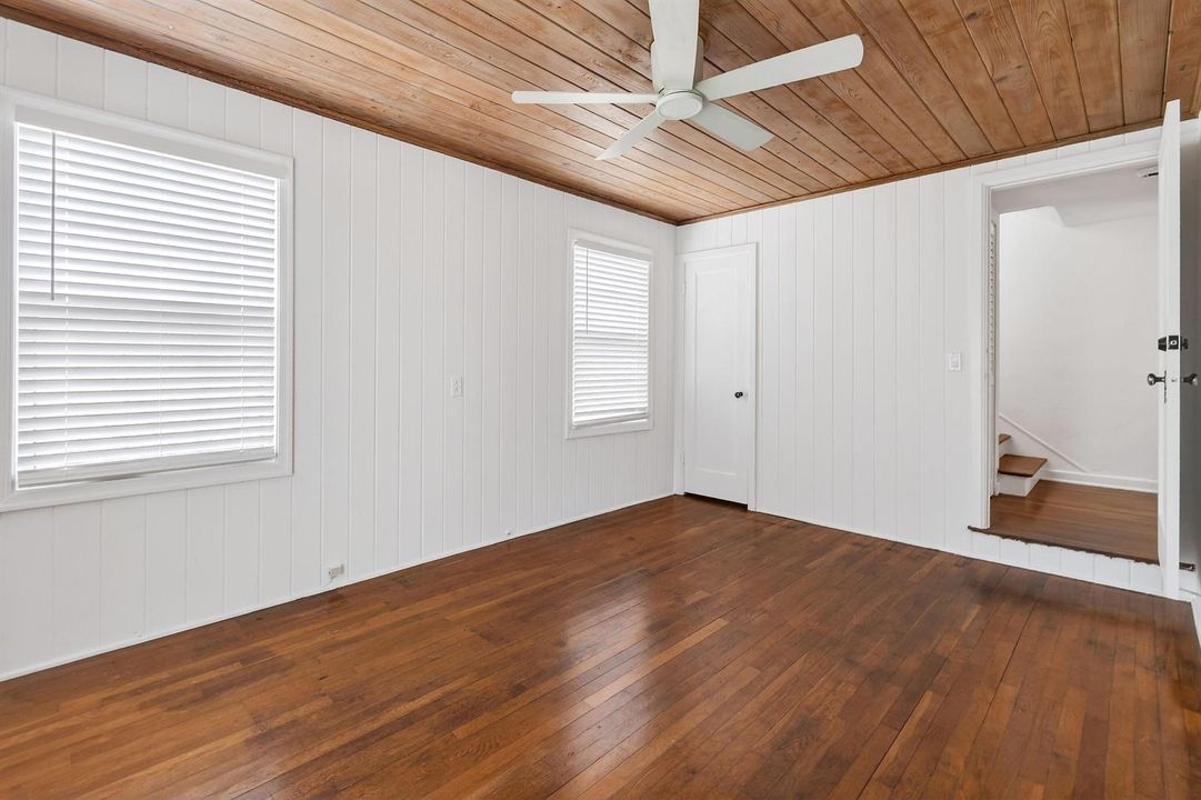 236GreymonDr(38)