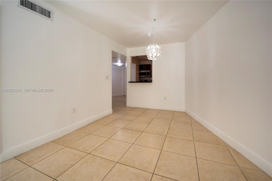 出租: $1,900 (1 贝兹, 1 浴室, 750 平方英尺)