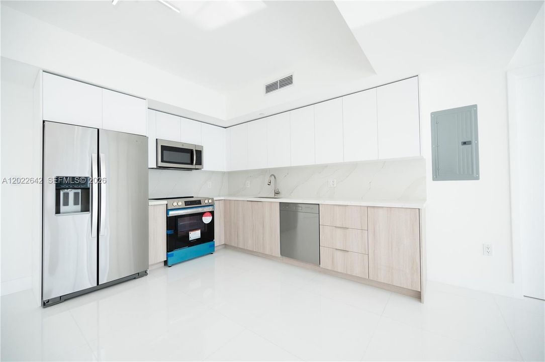Под контрактом: $3,950 (2 спален, 2 ванн, 1118 Квадратных фут)