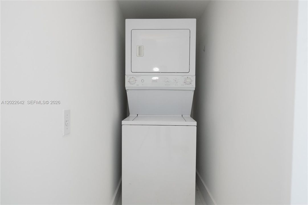Под контрактом: $3,950 (2 спален, 2 ванн, 1118 Квадратных фут)