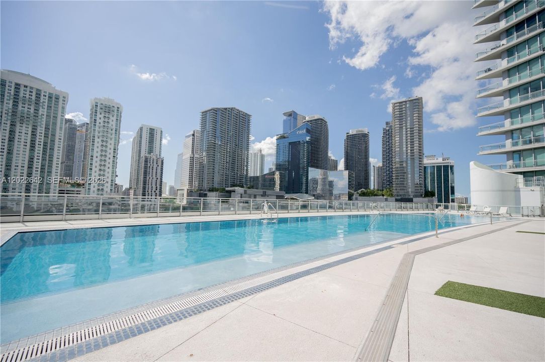 Под контрактом: $3,950 (2 спален, 2 ванн, 1118 Квадратных фут)