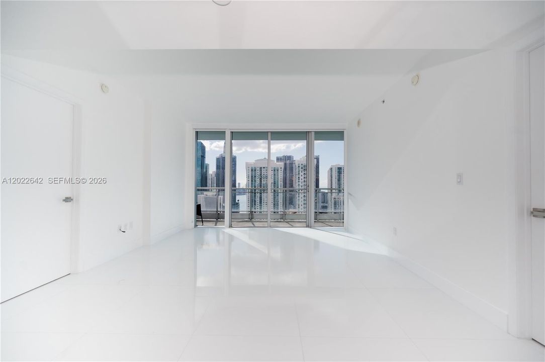 Под контрактом: $3,950 (2 спален, 2 ванн, 1118 Квадратных фут)