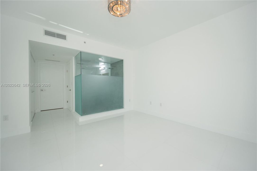 Под контрактом: $3,950 (2 спален, 2 ванн, 1118 Квадратных фут)