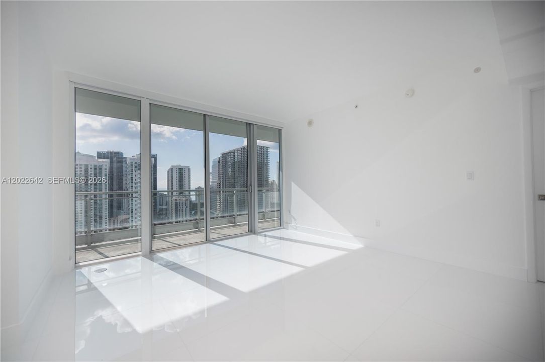 Под контрактом: $3,950 (2 спален, 2 ванн, 1118 Квадратных фут)