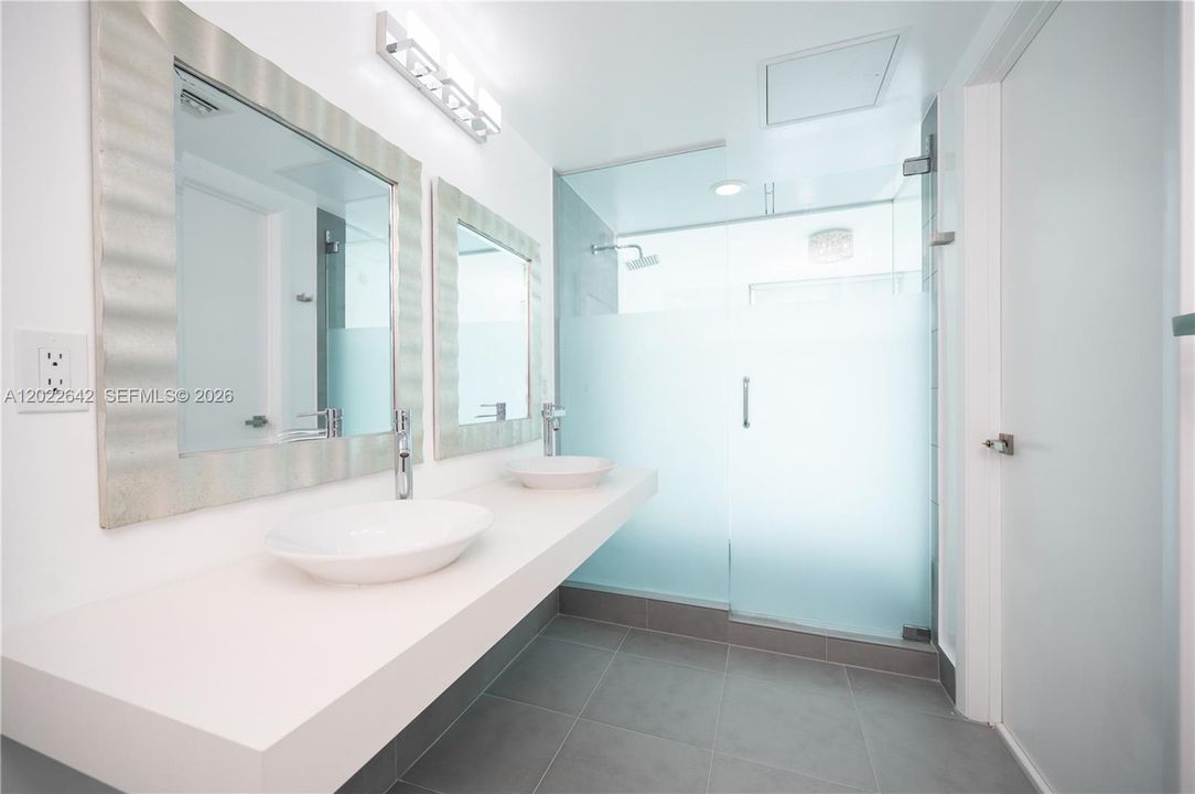 Под контрактом: $3,950 (2 спален, 2 ванн, 1118 Квадратных фут)