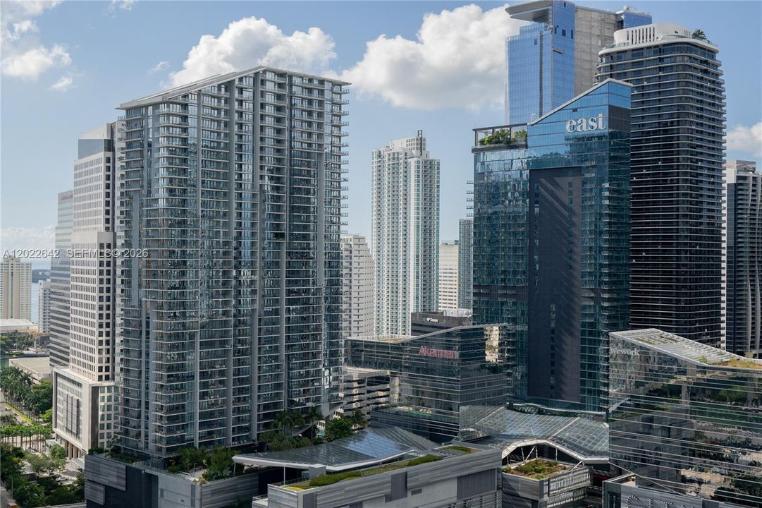 Под контрактом: $3,950 (2 спален, 2 ванн, 1118 Квадратных фут)