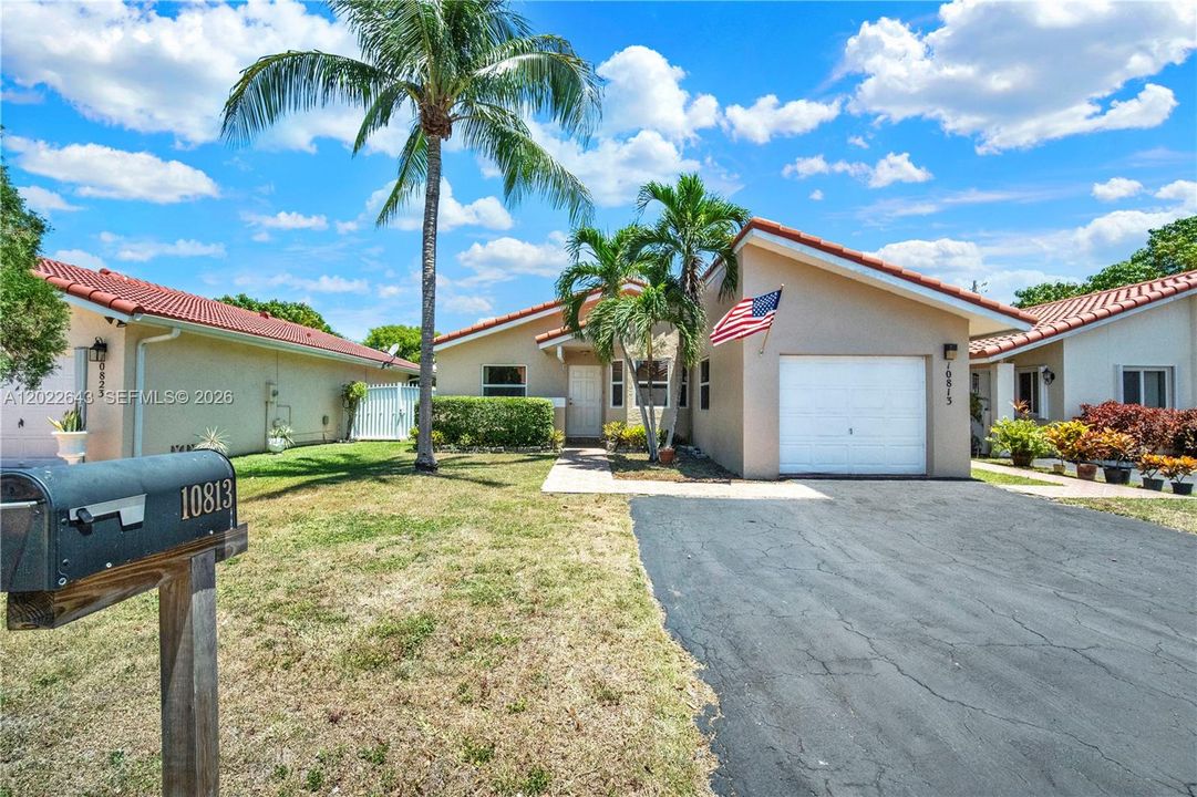 For Sale: $559,900 (3 beds, 2 baths, 1612 Square Feet)