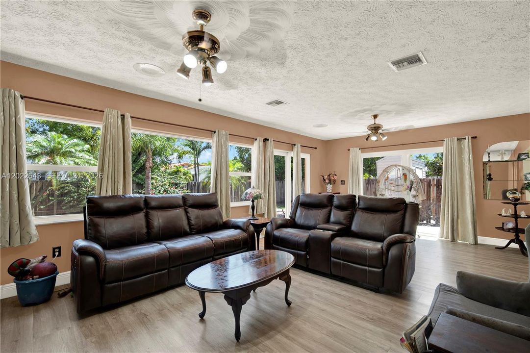 For Sale: $559,900 (3 beds, 2 baths, 1612 Square Feet)
