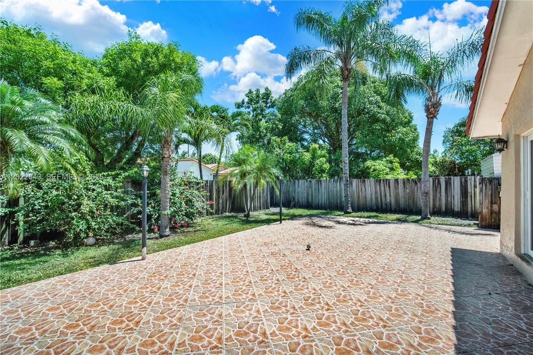 For Sale: $559,900 (3 beds, 2 baths, 1612 Square Feet)