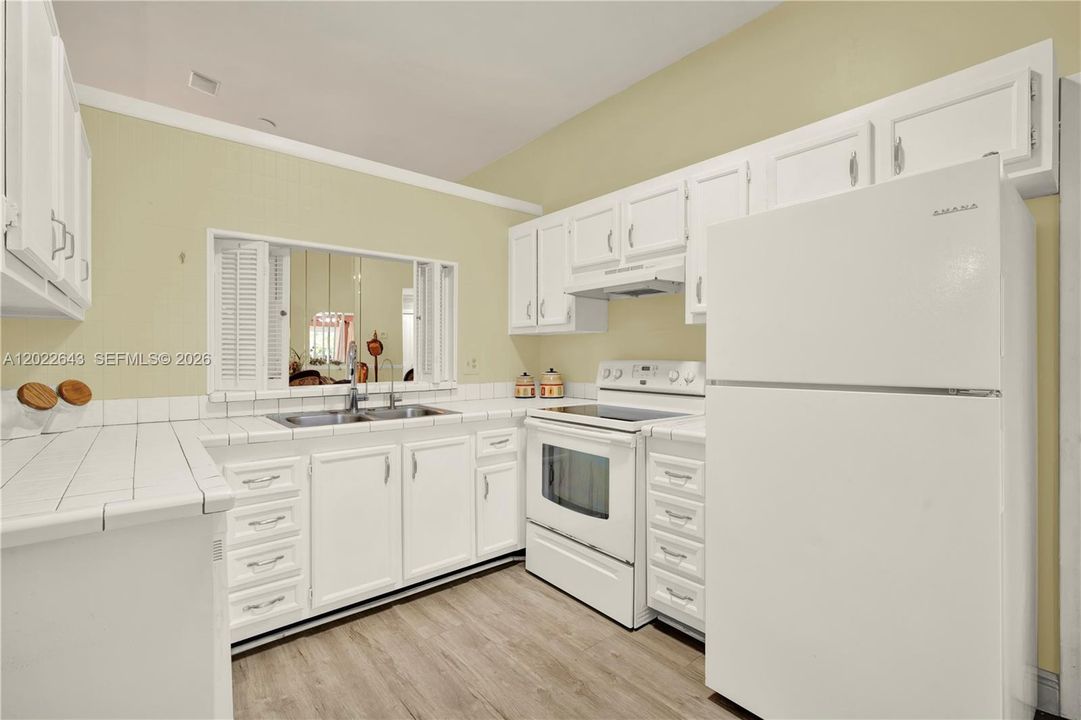For Sale: $559,900 (3 beds, 2 baths, 1612 Square Feet)