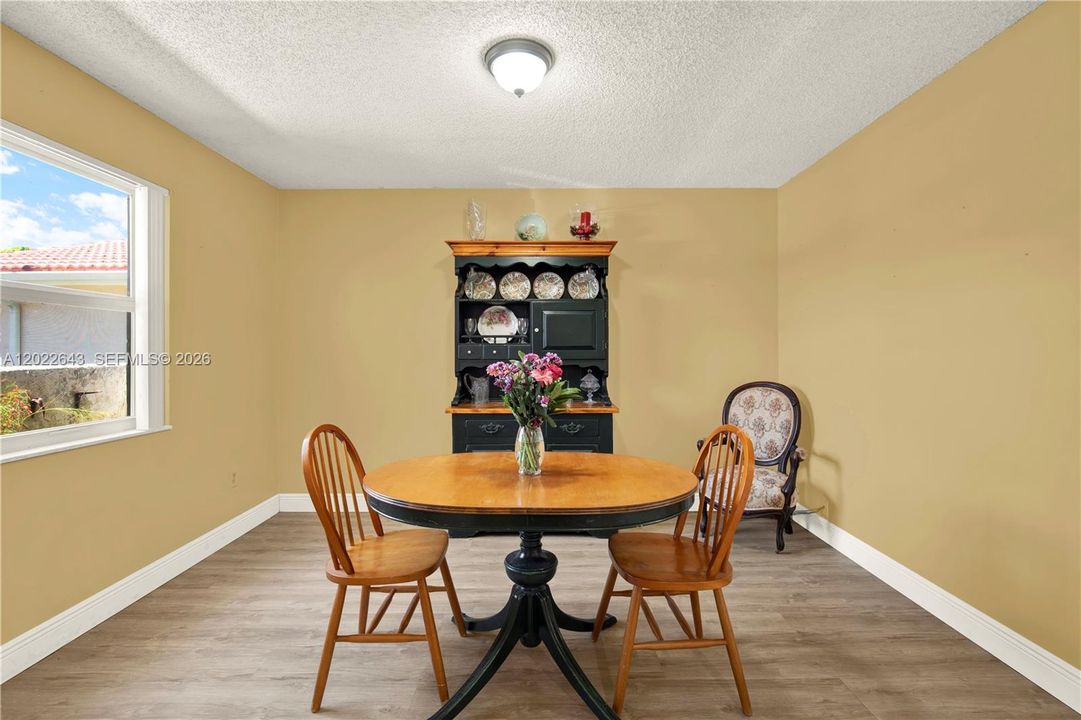 For Sale: $559,900 (3 beds, 2 baths, 1612 Square Feet)