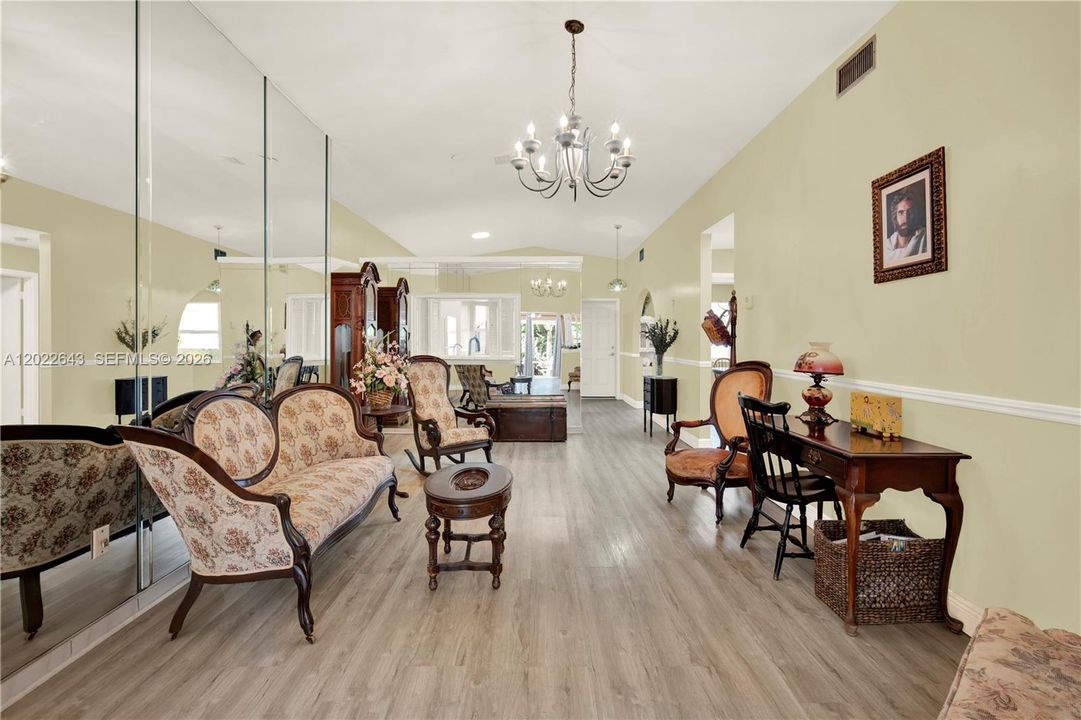 For Sale: $559,900 (3 beds, 2 baths, 1612 Square Feet)