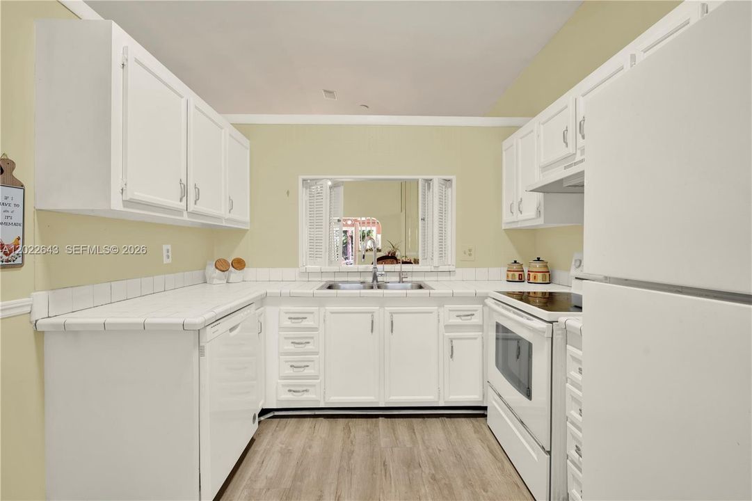 For Sale: $559,900 (3 beds, 2 baths, 1612 Square Feet)